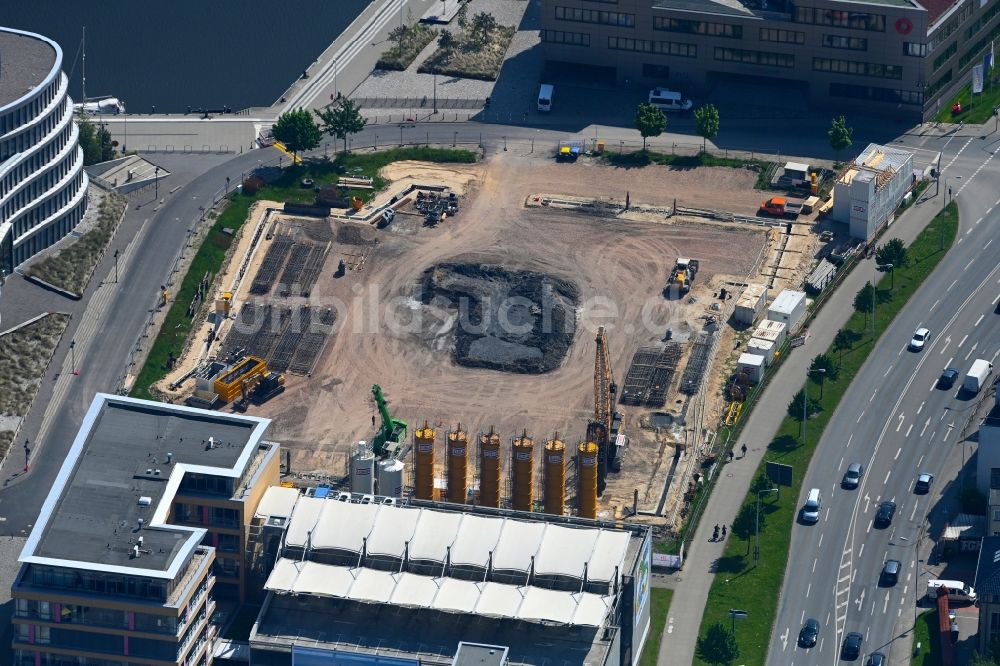 Luftaufnahme Rostock - Neubau- Baustelle der Hotelanlage im Stadthafen in Rostock im Bundesland Mecklenburg-Vorpommern, Deutschland
