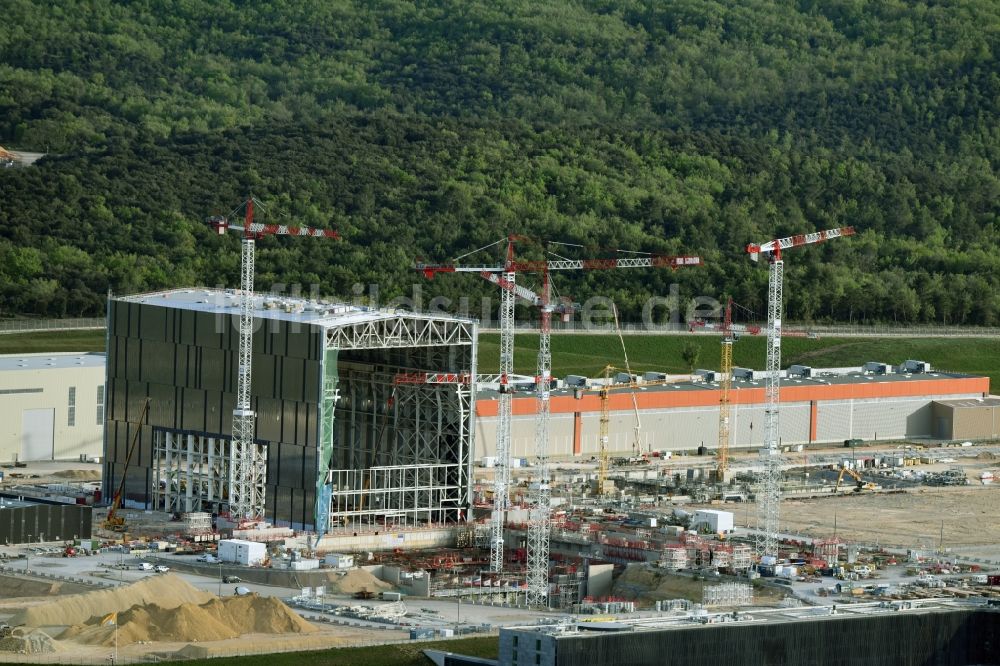 Saint-Paul-lez-Durance von oben - Neubau- Baustelle Reaktorblöcke und Anlagen des CEA Cadarache Forschungsinstitutes mit AKW - KKW Kernkraftwerk in Saint-Paul-lez-Durance in Provence-Alpes-Cote d'Azur, Frankreich