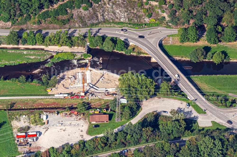 Luftaufnahme Steinach - Neubau- Baustelle für ein Schutz- Damm Bauwerk Kinzigwehr in Steinach im Bundesland Baden-Württemberg, Deutschland