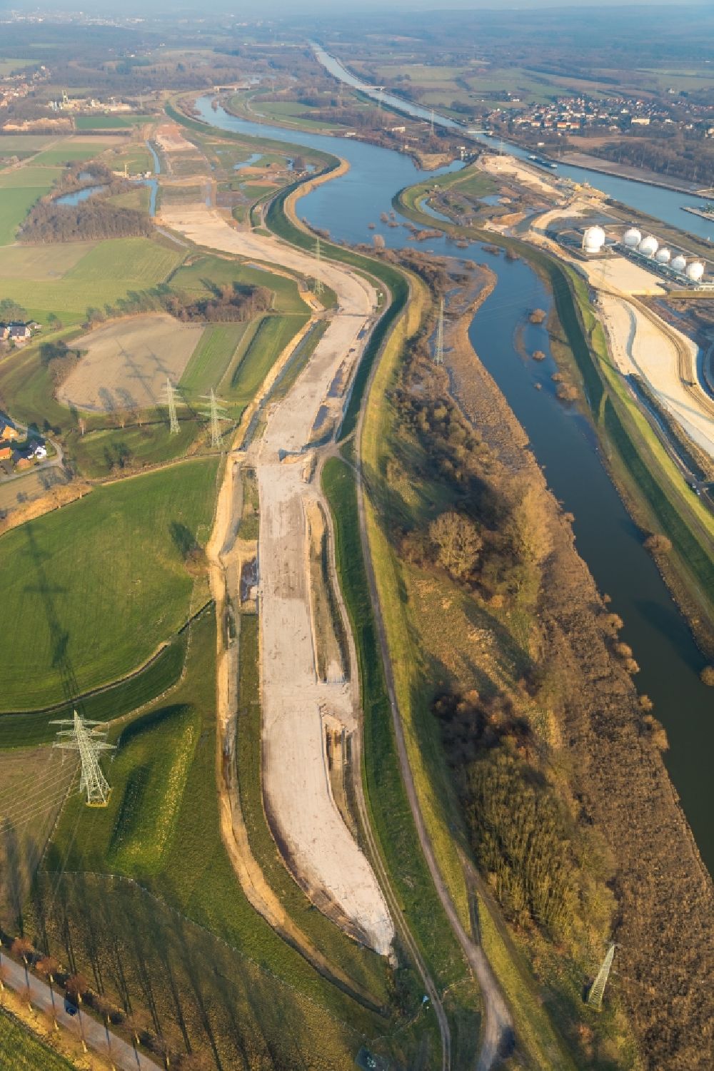 Luftbild Haltern am See - Neubau- Baustelle für ein Schutz- Damm Bauwerk am Lippedeich im Bereich Mersch in Haltern am See im Bundesland Nordrhein-Westfalen, Deutschland