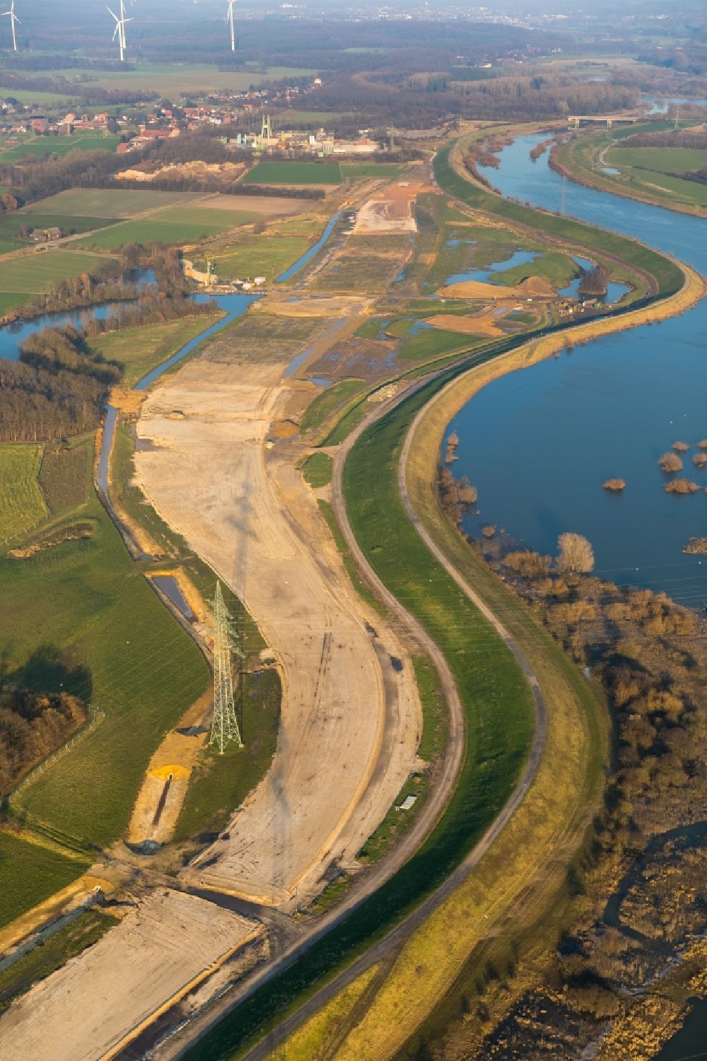 Haltern am See von oben - Neubau- Baustelle für ein Schutz- Damm Bauwerk am Lippedeich im Bereich Mersch in Haltern am See im Bundesland Nordrhein-Westfalen, Deutschland