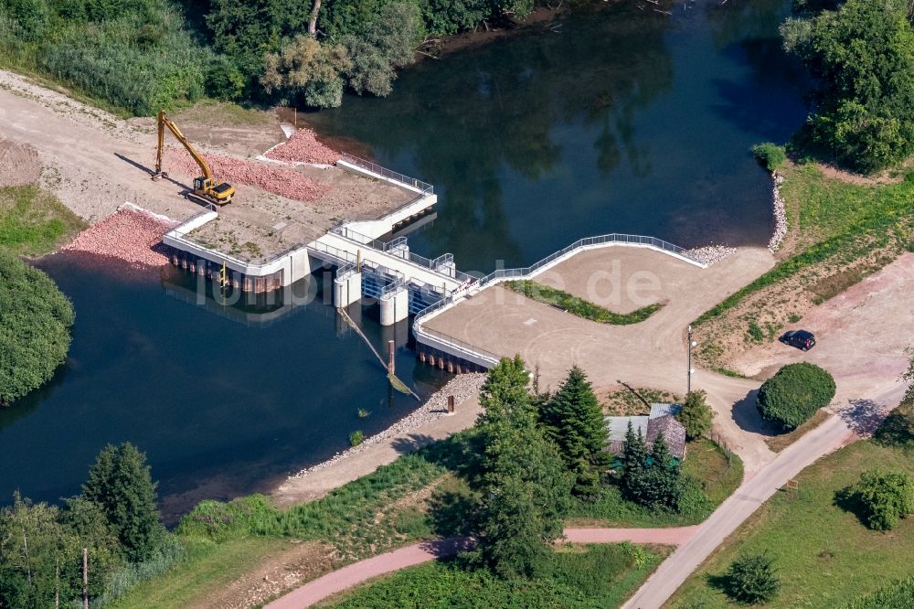 Luftaufnahme Schwanau - Neubau- Baustelle für ein Schutz- Damm Bauwerk am Oberrrhein in Schwanau im Bundesland Baden-Württemberg, Deutschland