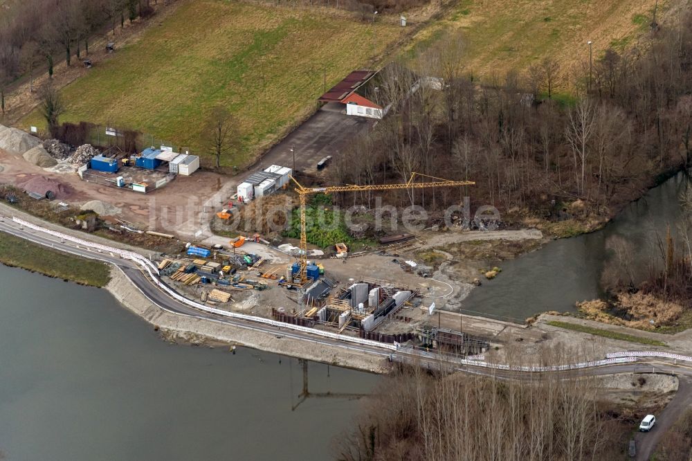 Luftbild Schwanau - Neubau- Baustelle für ein Schutz- Damm Bauwerk am Ufer des Rhein bei Nonnenweier in Schwanau im Bundesland Baden-Württemberg, Deutschland