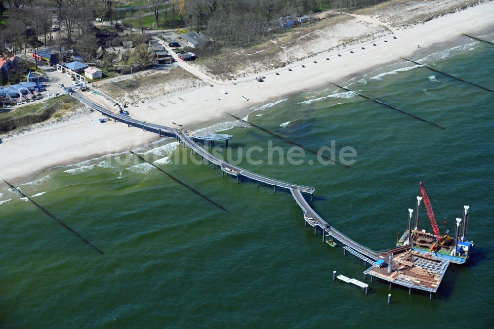 Luftaufnahme Koserow - Neubau- Baustelle Seebrücke Koserow in Koserow im Bundesland Mecklenburg-Vorpommern in Deutschland