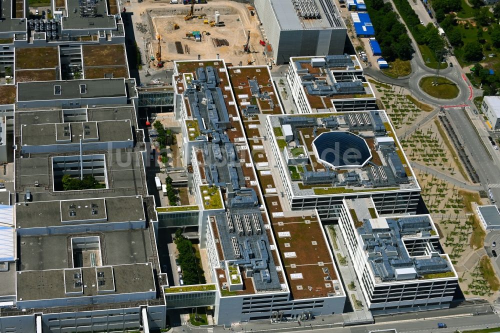 Luftaufnahme München - Neubau - Baustelle auf dem Werksgelände der Bayerische Motoren Werke AG in München im Bundesland Bayern, Deutschland