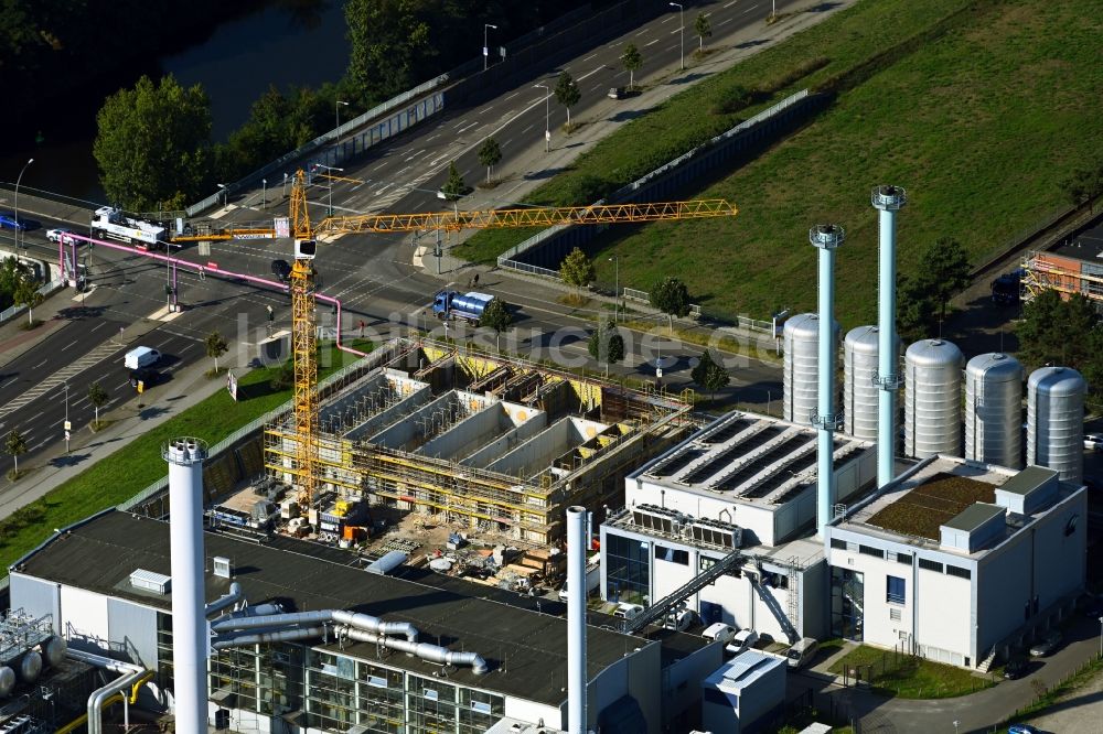 Berlin von oben - Neubau des Blockheizkraftwerk an der Wegedornstraße - Ernst-Ruska-Ufer in Berlin, Deutschland