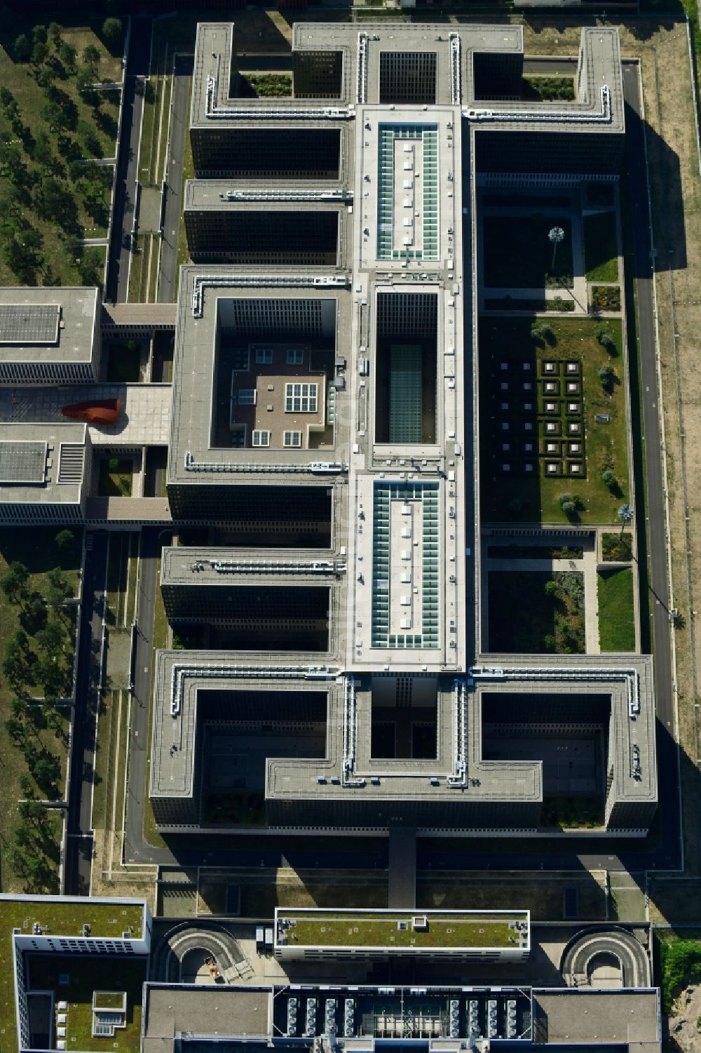 Berlin aus der Vogelperspektive: Neubau der BND-Zentrale in Berlin-Mitte an der Chausseestraße in der Hauptstadt Berlin