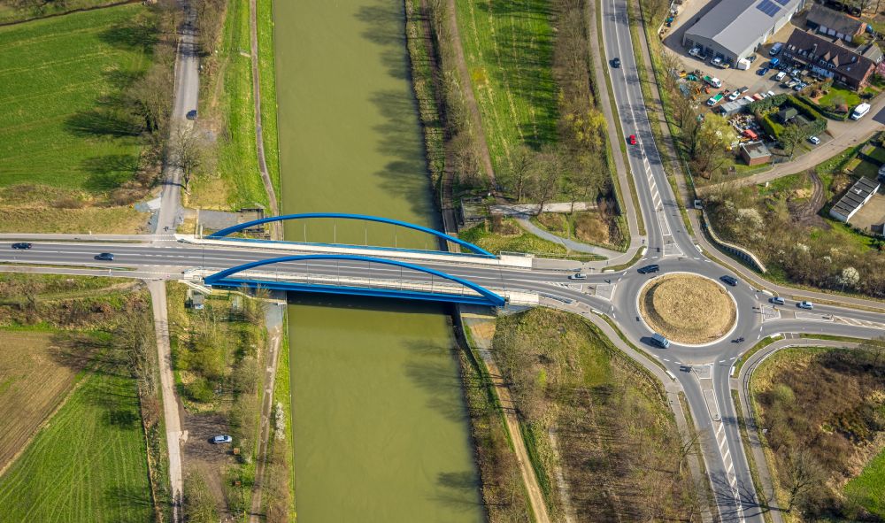 Luftbild Hünxe - Neubau eines Brückenbauwerk entlang der Dinslakener Straße über den Wesel-Datteln-Kanal in Hünxe im Bundesland Nordrhein-Westfalen, Deutschland