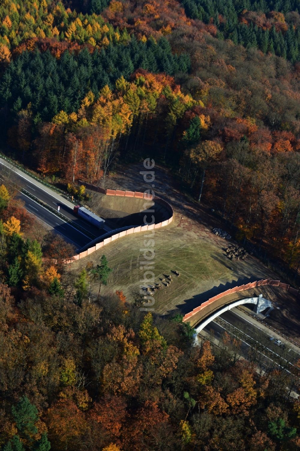 Luftbild Warnitz - Neubau eines Brückenbauwerkes über die BAB Autobahn A11 am Abzweig in Warnitz in der Uckermark im Bundesland Brandenburg