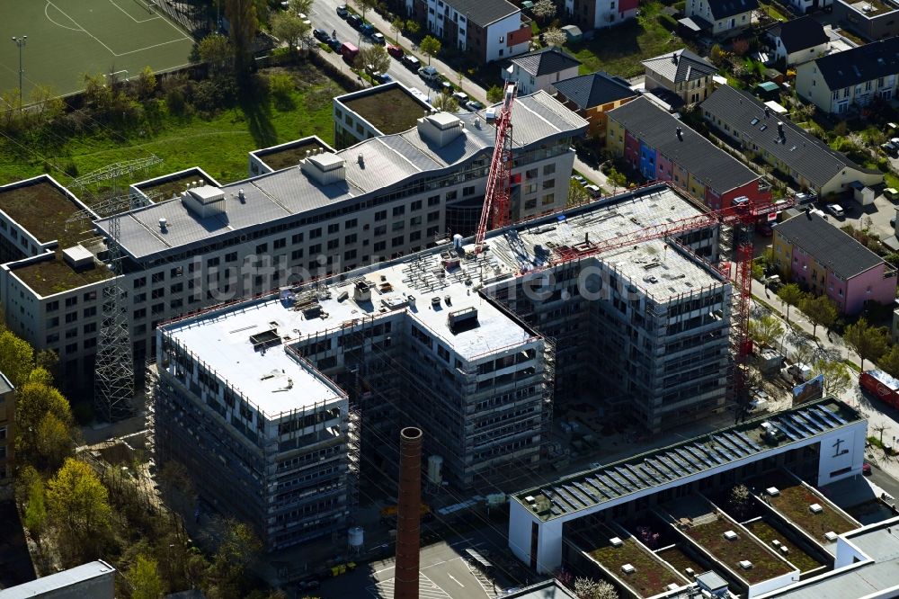 Berlin aus der Vogelperspektive: Neubau eines Büro- und Geschäftshaus Alex im Ortsteil Lichtenberg in Berlin, Deutschland