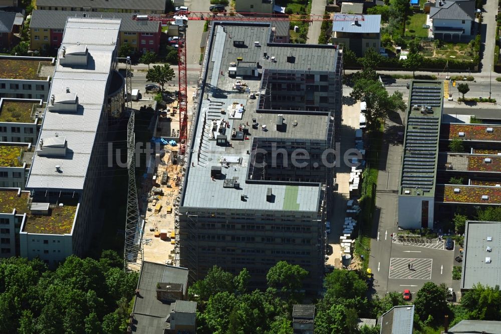 Berlin aus der Vogelperspektive: Neubau eines Büro- und Geschäftshaus Alex im Ortsteil Lichtenberg in Berlin, Deutschland