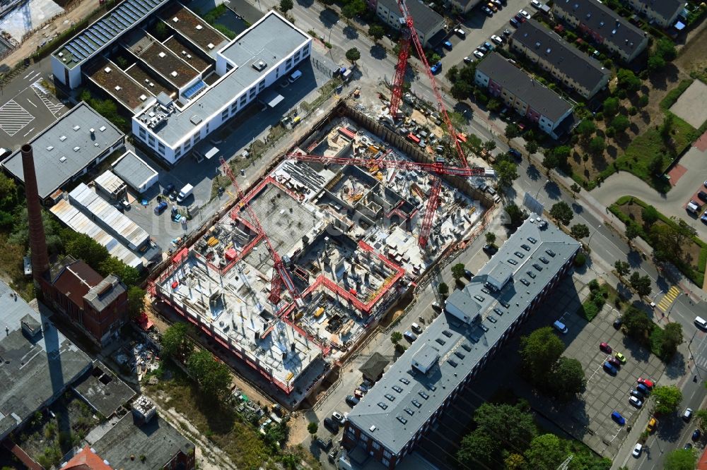 Luftbild Berlin - Neubau eines Büro- und Geschäftshaus Leo an der Bornitzstraße im Ortsteil Lichtenberg in Berlin, Deutschland