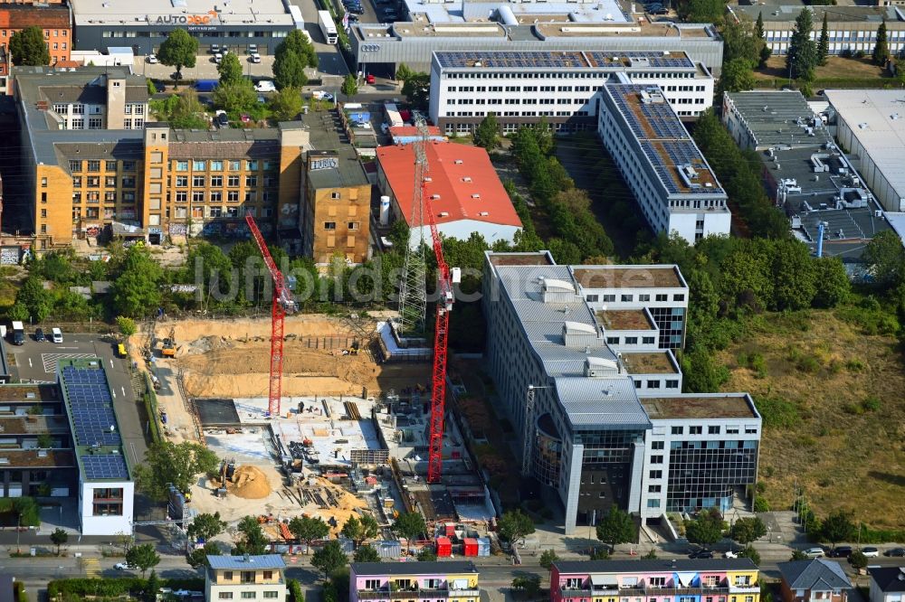 Luftaufnahme Berlin - Neubau eines Büro- und Geschäftshaus Leo an der Bornitzstraße im Ortsteil Lichtenberg in Berlin, Deutschland
