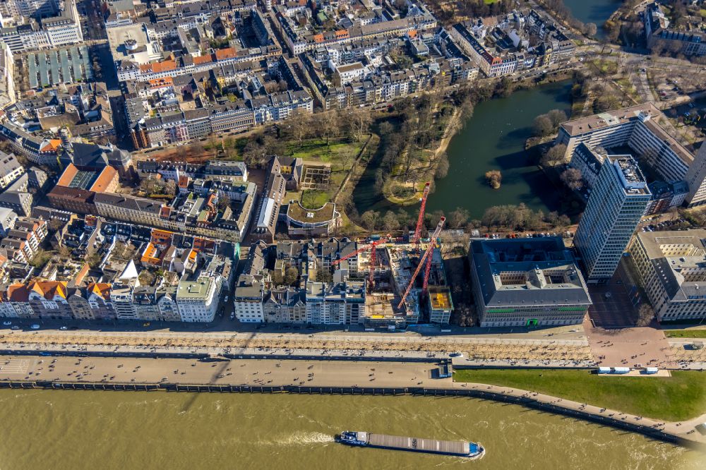 Luftbild Düsseldorf - Neubau eines Büro- und Geschäftshauses Alltours-Zentrale am Rhein in Düsseldorf im Bundesland Nordrhein-Westfalen, Deutschland