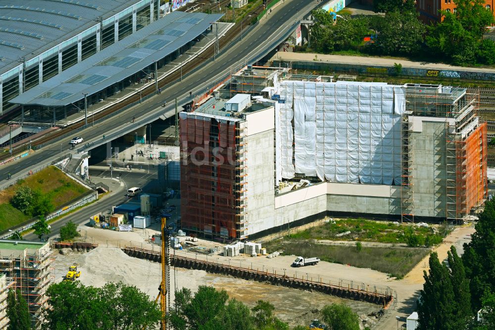 Berlin von oben - Neubau eines Büro- und Geschäftshauses AXIS Offices im Ortsteil Rummelsburg in Berlin, Deutschland