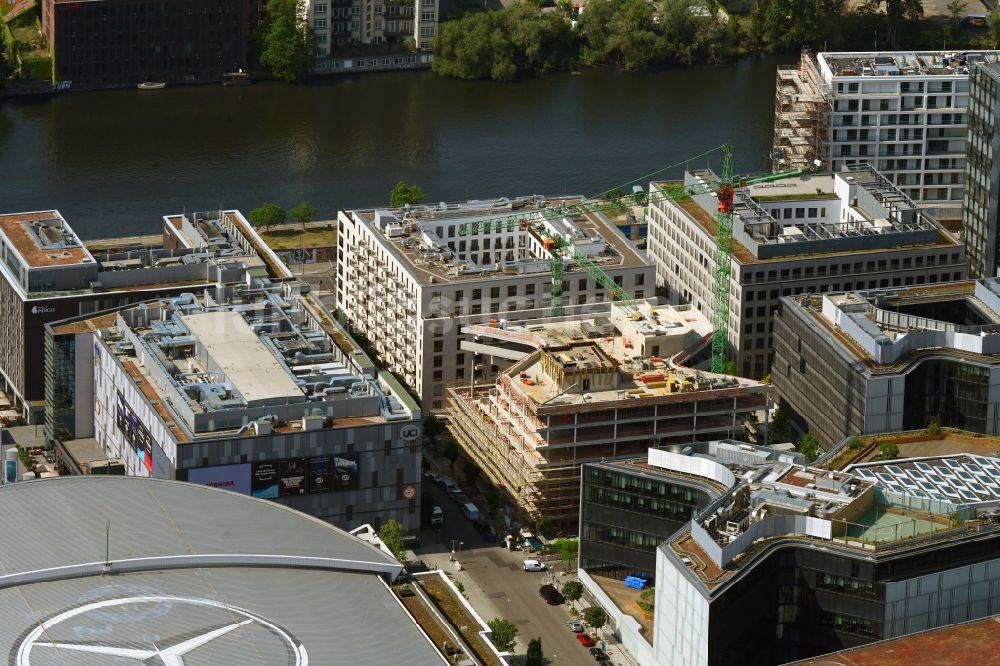 Berlin aus der Vogelperspektive: Neubau eines Büro- und Geschäftshauses in Berlin, Deutschland