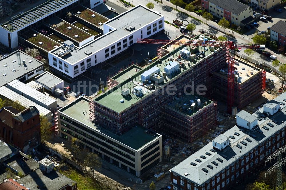 Luftbild Berlin - Neubau eines Büro- und Geschäftshauses an der Bornitzstraße im Ortsteil Lichtenberg in Berlin, Deutschland