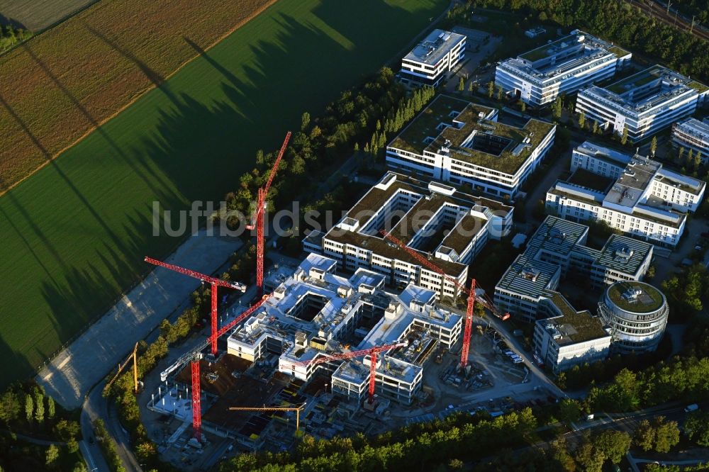 Aschheim aus der Vogelperspektive: Neubau eines Büro- und Geschäftshauses Campus One in Aschheim im Bundesland Bayern, Deutschland