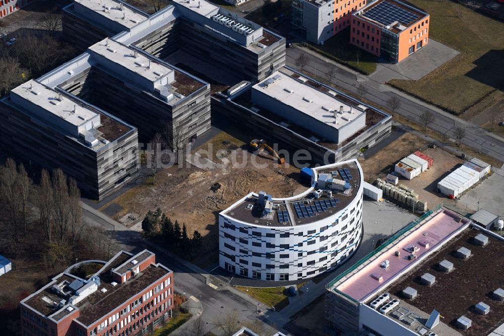 Luftbild Berlin - Neubau eines Büro- und Geschäftshauses DanGreen in Berlin, Deutschland