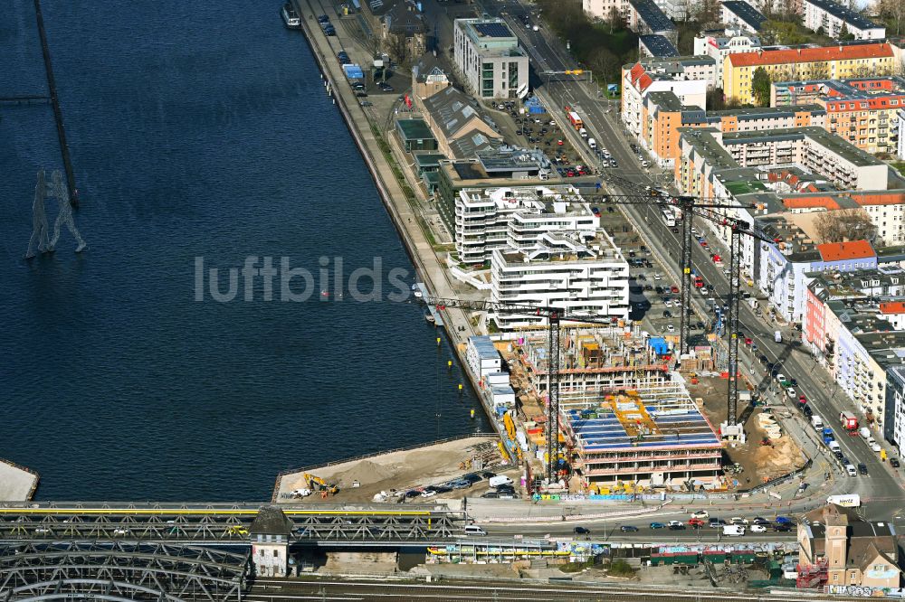 Luftbild Berlin - Neubau eines Büro- und Geschäftshauses Dockyard Waterfront Offices in Berlin, Deutschland