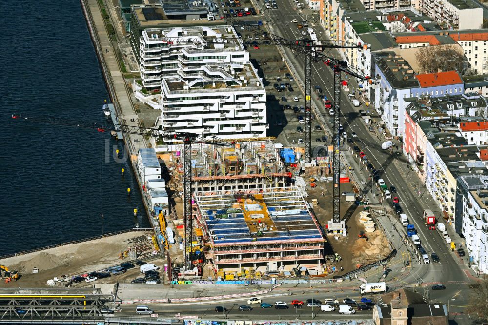 Luftaufnahme Berlin - Neubau eines Büro- und Geschäftshauses Dockyard Waterfront Offices in Berlin, Deutschland