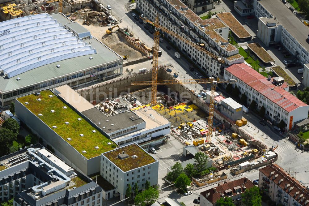 München von oben - Neubau eines Büro- und Geschäftshauses FABRIK office in München im Bundesland Bayern, Deutschland