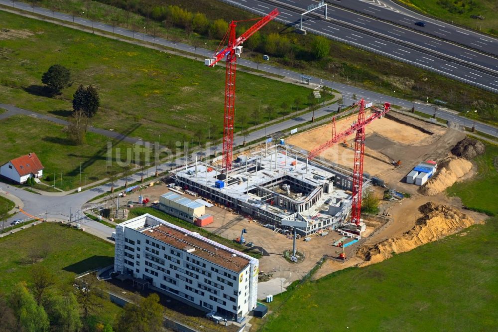 Luftaufnahme Schönefeld - Neubau eines Büro- und Geschäftshauses FLEXGATE in Schönefeld im Bundesland Brandenburg, Deutschland