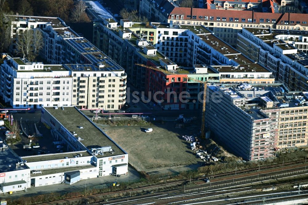 Luftaufnahme Berlin - Neubau eines Büro- und Geschäftshauses The Frame im Ortsteil Friedrichshain in Berlin, Deutschland