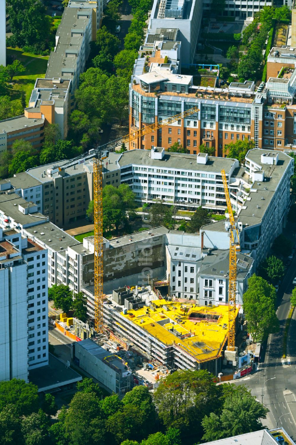 Berlin von oben - Neubau eines Büro- und Geschäftshauses der HYP-Zentrale an der Budapester Straße - Lützowstraße in Berlin, Deutschland