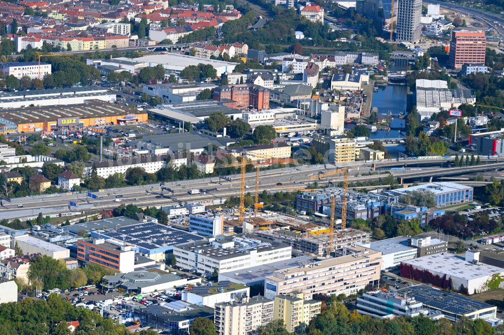 Berlin von oben - Neubau eines Büro- und Geschäftshauses INK Berlin - Inspire Neukölln an der Ballinstraße - Woermannkehre in Berlin, Deutschland