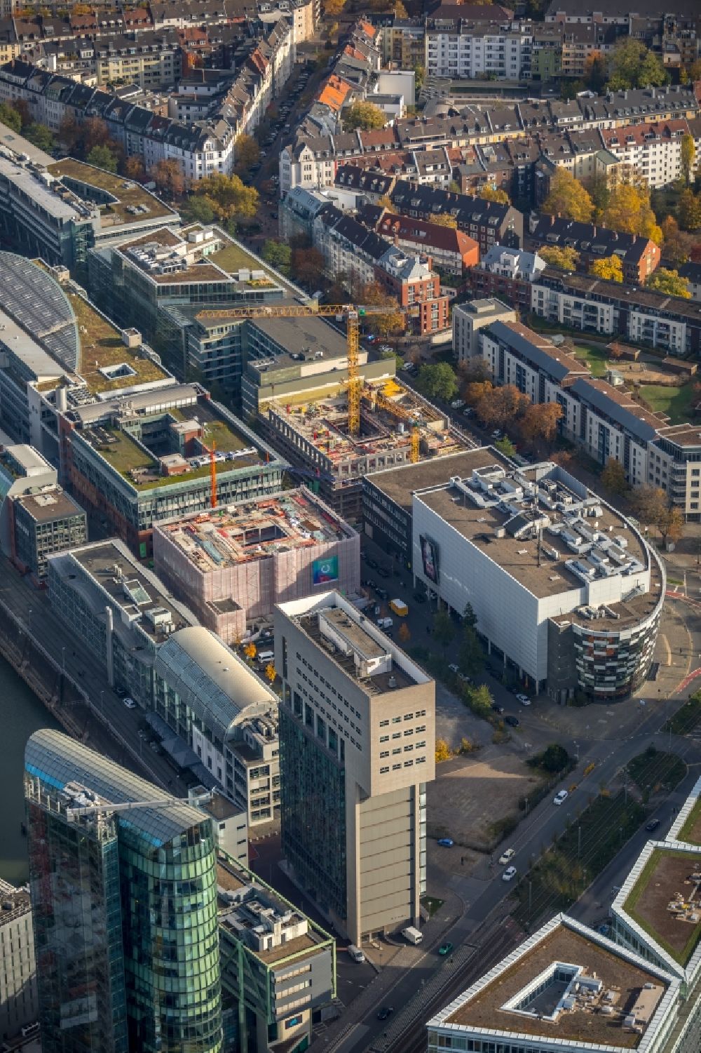 Luftaufnahme Düsseldorf - Neubau eines Büro- und Geschäftshauses an der Kaistraße - Zollhof in Düsseldorf im Bundesland Nordrhein-Westfalen, Deutschland