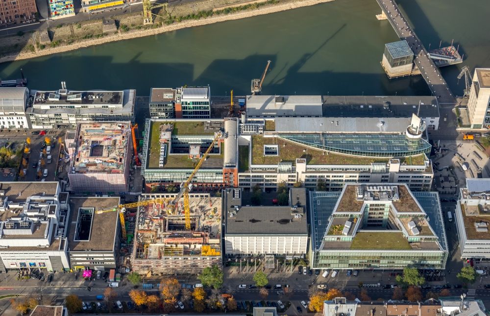 Luftbild Düsseldorf - Neubau eines Büro- und Geschäftshauses an der Kaistraße - Zollhof in Düsseldorf im Bundesland Nordrhein-Westfalen, Deutschland