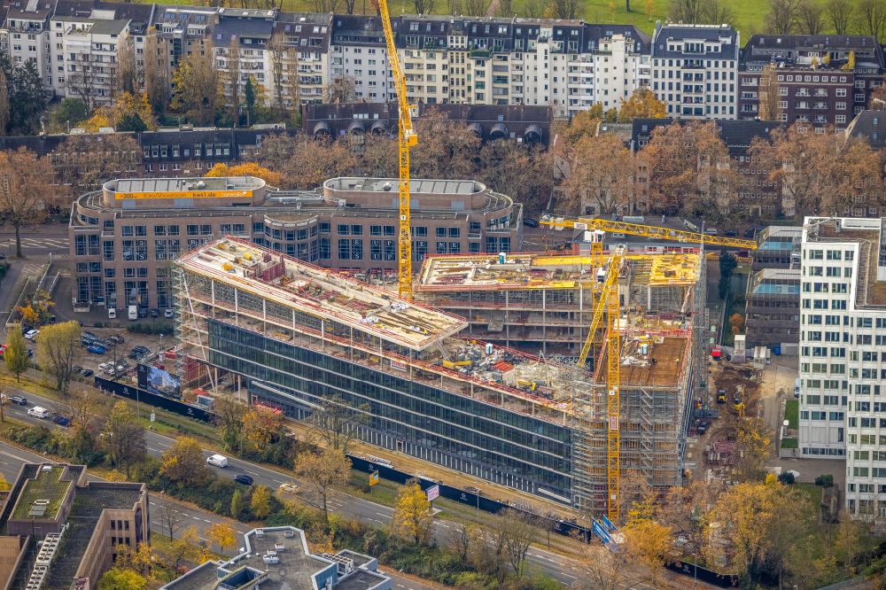 Düsseldorf aus der Vogelperspektive: Neubau eines Büro- und Geschäftshauses KAP1 in Düsseldorf im Bundesland Nordrhein-Westfalen, Deutschland