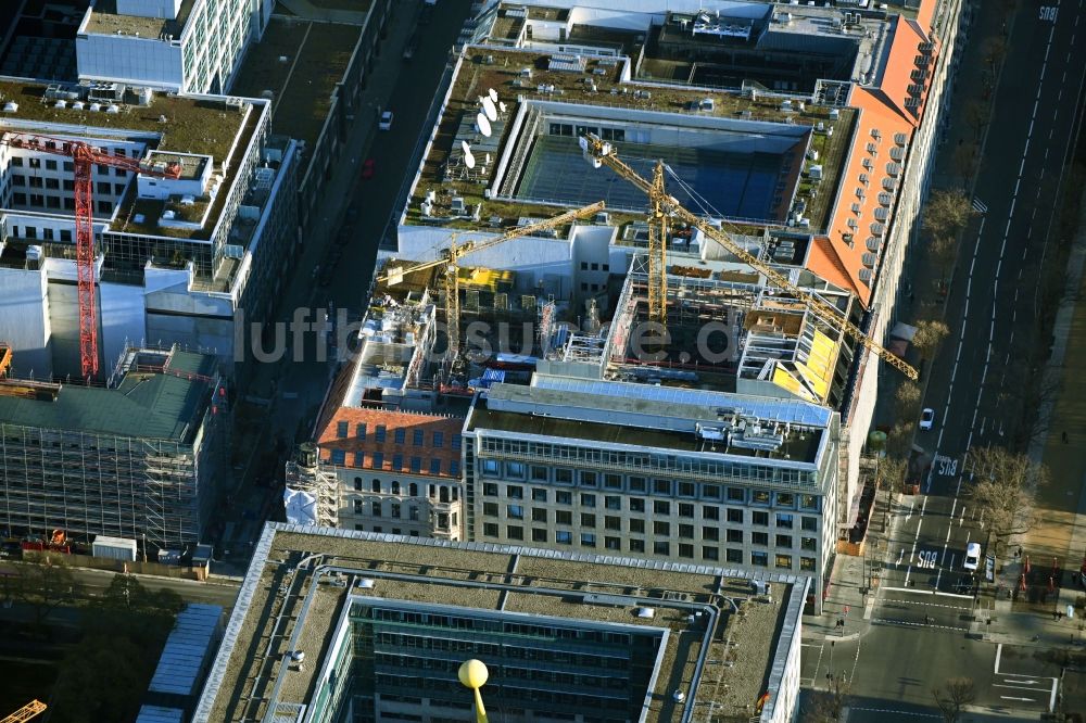 Berlin von oben - Neubau eines Büro- und Geschäftshauses an der Mittelstraße im Ortsteil Mitte in Berlin, Deutschland