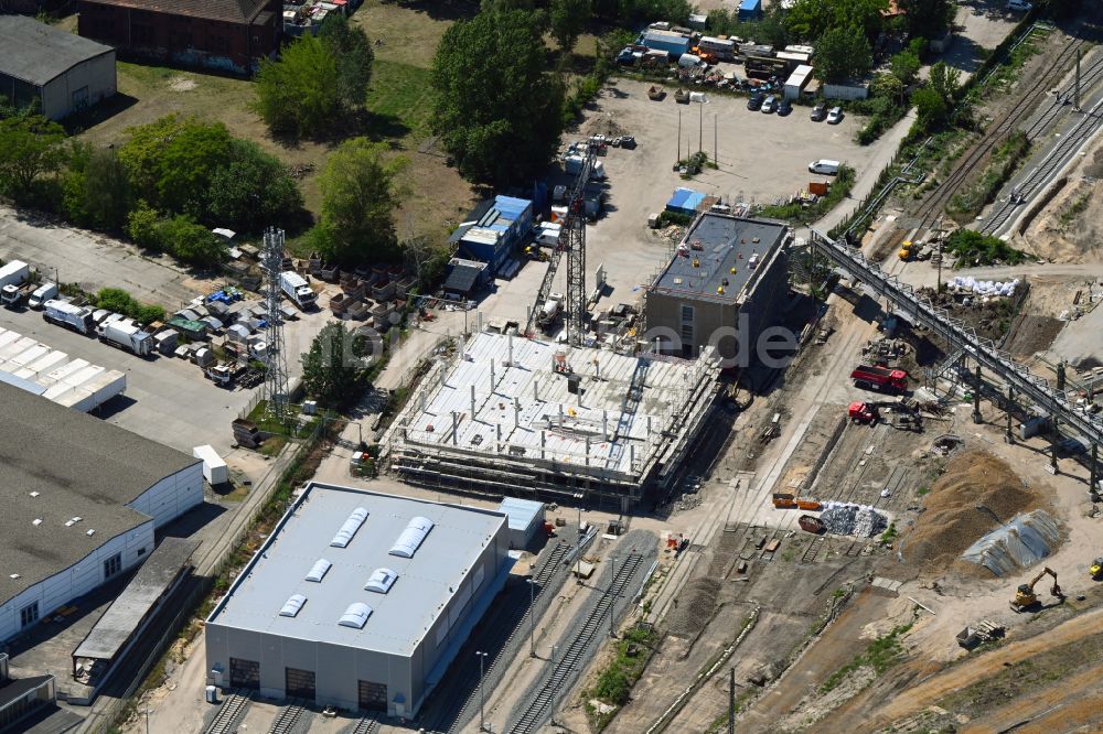 Berlin von oben - Neubau eines Büro- und Geschäftshauses der DB Netz AG am neuen ICE Werk in Berlin, Deutschland
