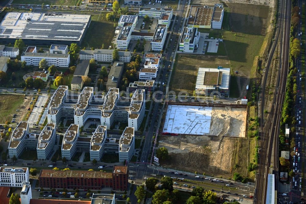 Luftaufnahme Berlin - Neubau eines Büro- und Geschäftshauses OfficeLab Campus Adlershof in Berlin, Deutschland