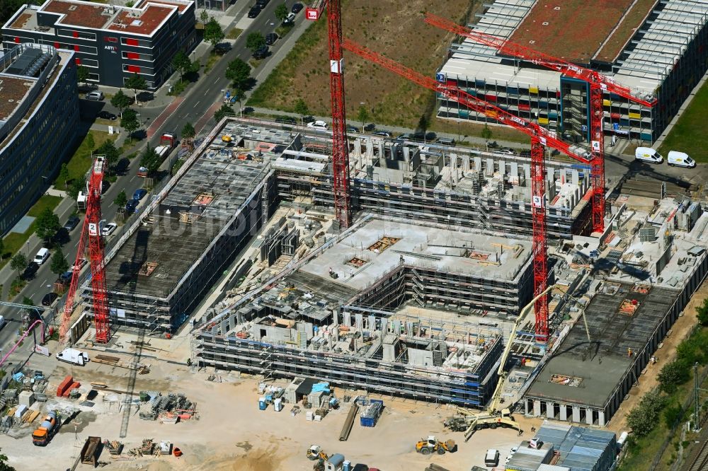 Luftbild Berlin - Neubau eines Büro- und Geschäftshauses OfficeLab Campus Adlershof in Berlin, Deutschland