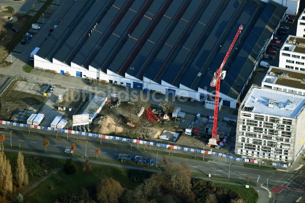 Berlin aus der Vogelperspektive: Neubau eines Büro- und Geschäftshauses Am Oktogon im Ortsteil Adlershof in Berlin, Deutschland