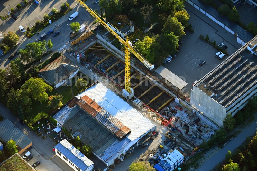 Luftaufnahme München - Neubau eines Büro- und Geschäftshauses im Ortsteil Berg am Laim in München im Bundesland Bayern, Deutschland