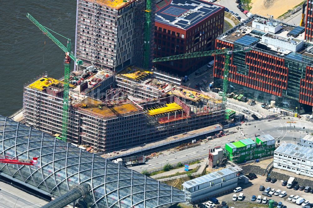 Hamburg aus der Vogelperspektive: Neubau eines Büro- und Geschäftshauses im Ortsteil HafenCity in Hamburg, Deutschland