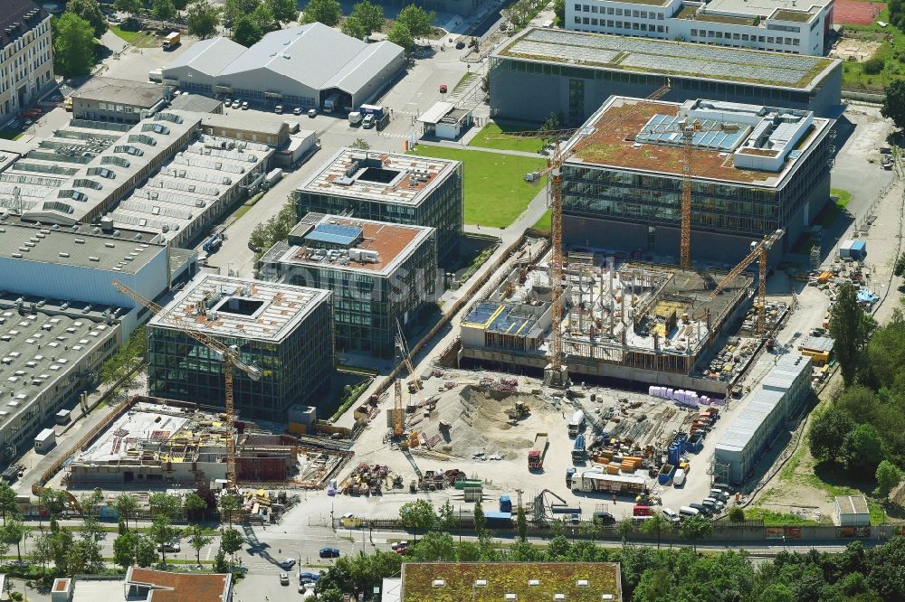 München von oben - Neubau eines Büro- und Geschäftshauses im Ortsteil Milbertshofen-Am Hart in München im Bundesland Bayern, Deutschland