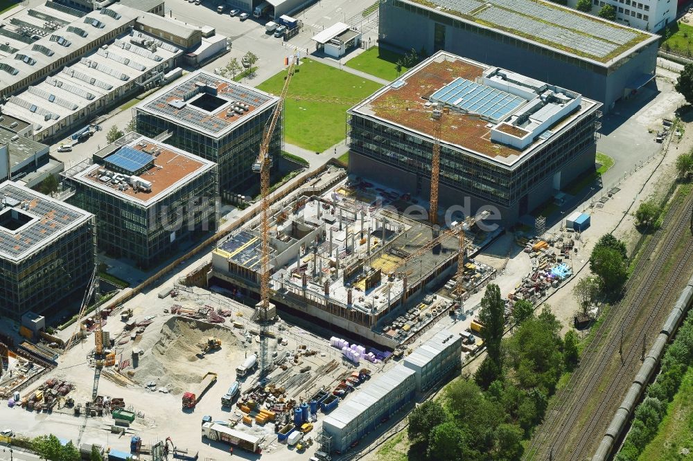 Luftbild München - Neubau eines Büro- und Geschäftshauses im Ortsteil Milbertshofen-Am Hart in München im Bundesland Bayern, Deutschland