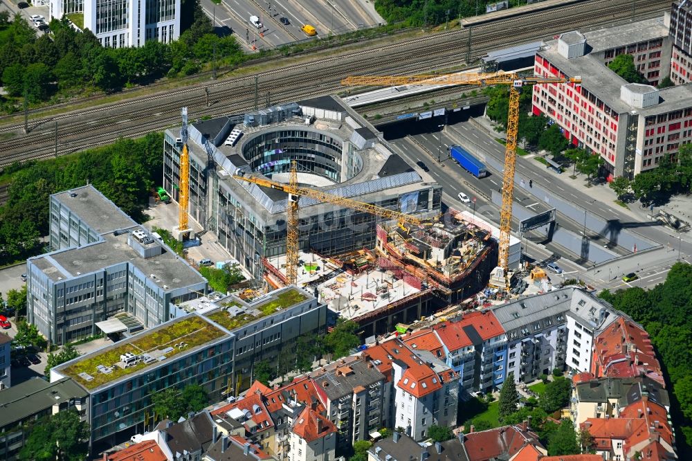 Luftaufnahme München - Neubau eines Büro- und Geschäftshauses im Ortsteil Schwanthalerhöhe in München im Bundesland Bayern, Deutschland