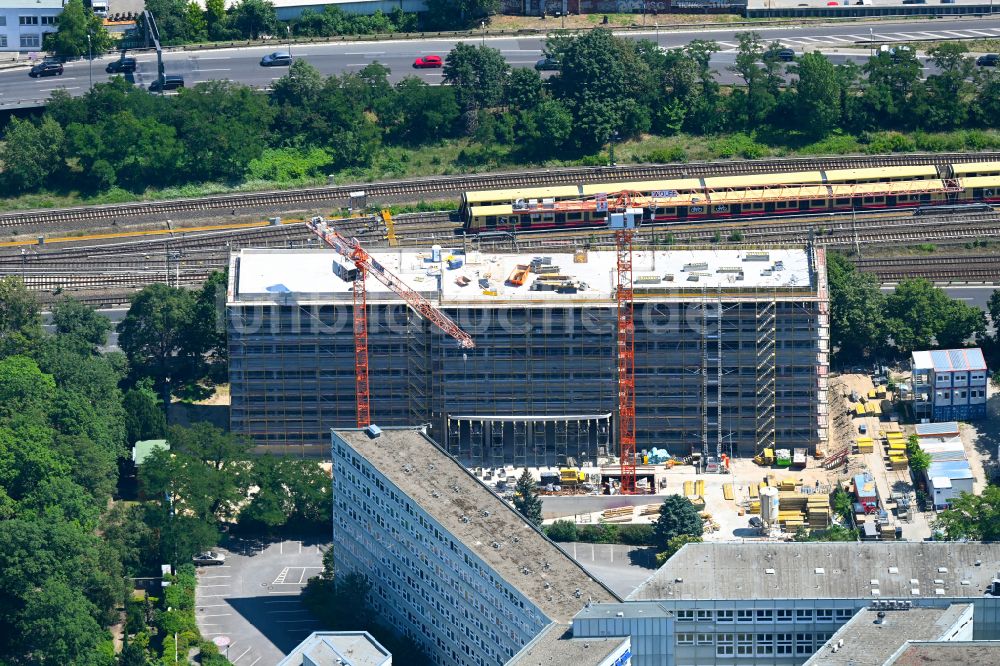 Berlin aus der Vogelperspektive: Neubau eines Büro- und Geschäftshauses im Ortsteil Westend in Berlin, Deutschland