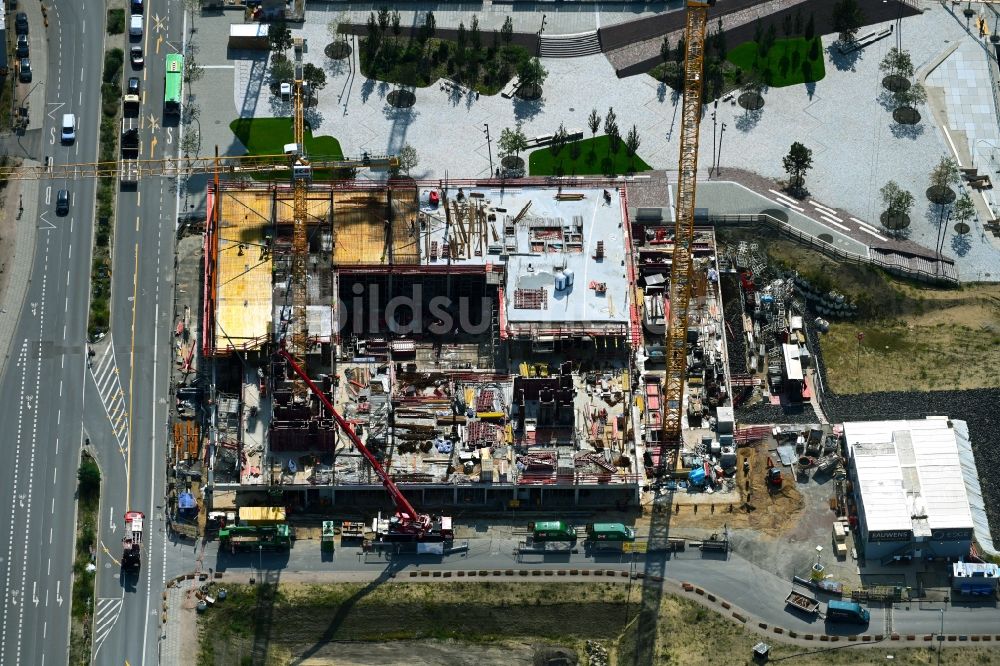 Hamburg aus der Vogelperspektive: Neubau eines Büro- und Geschäftshauses des Projekts EDGE HafenCity am Amerigo-Vespucci-Platz in Hamburg, Deutschland