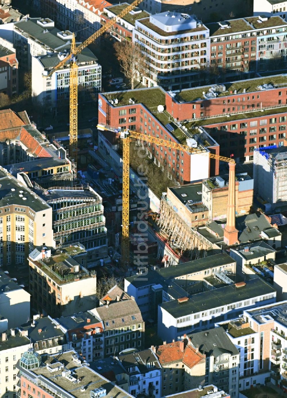 Luftbild Berlin - Neubau eines Büro- und Geschäftshauses des Projekts Schönhauser Allee 9 im Ortsteil Prenzlauer Berg in Berlin, Deutschland