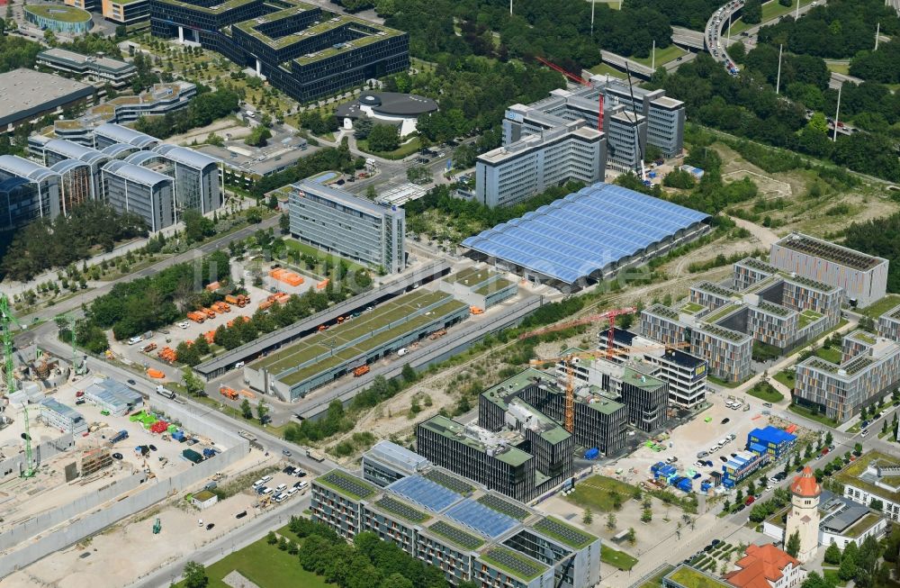Luftbild München - Neubau eines Büro- und Geschäftshauses QUBES am Agnes-Pockels-Bogen im Ortsteil Moosach in München im Bundesland Bayern, Deutschland