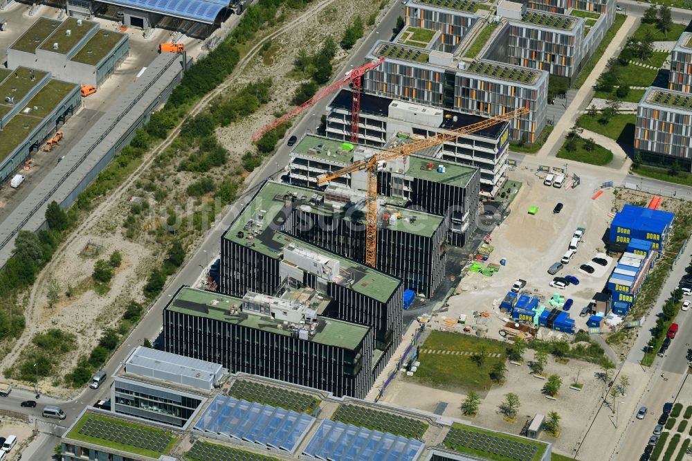 Luftaufnahme München - Neubau eines Büro- und Geschäftshauses QUBES am Agnes-Pockels-Bogen im Ortsteil Moosach in München im Bundesland Bayern, Deutschland