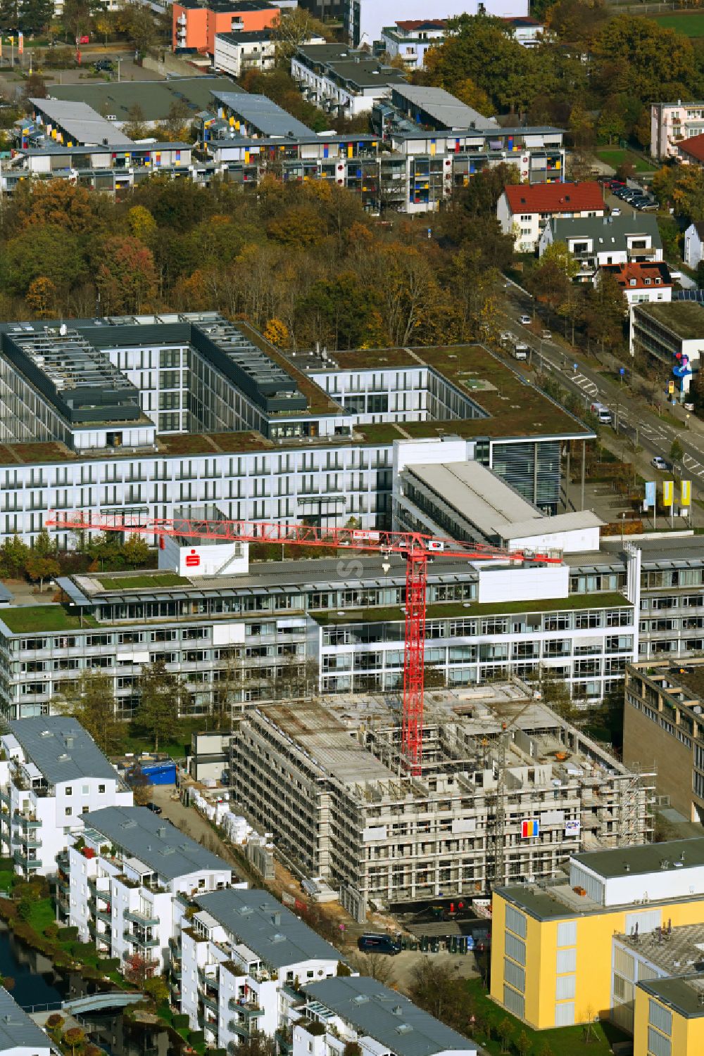 Regensburg von oben - Neubau eines Büro- und Geschäftshauses in Regensburg im Bundesland Bayern, Deutschland