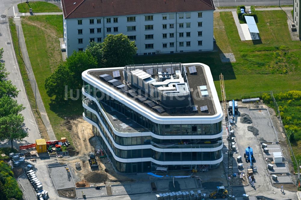Luftaufnahme Würzburg - Neubau eines Büro- und Geschäftshauses SKYONE Office am Hubland in Würzburg im Bundesland Bayern, Deutschland